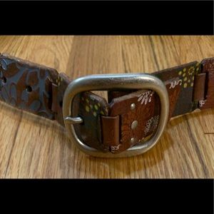 FOSSIL vintage belt! Amazing detail. Great shape.